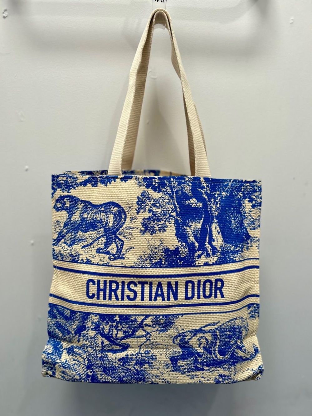 Christian Dior Exclusive Parfums
GWP Blue Beige Straw Tote Bag